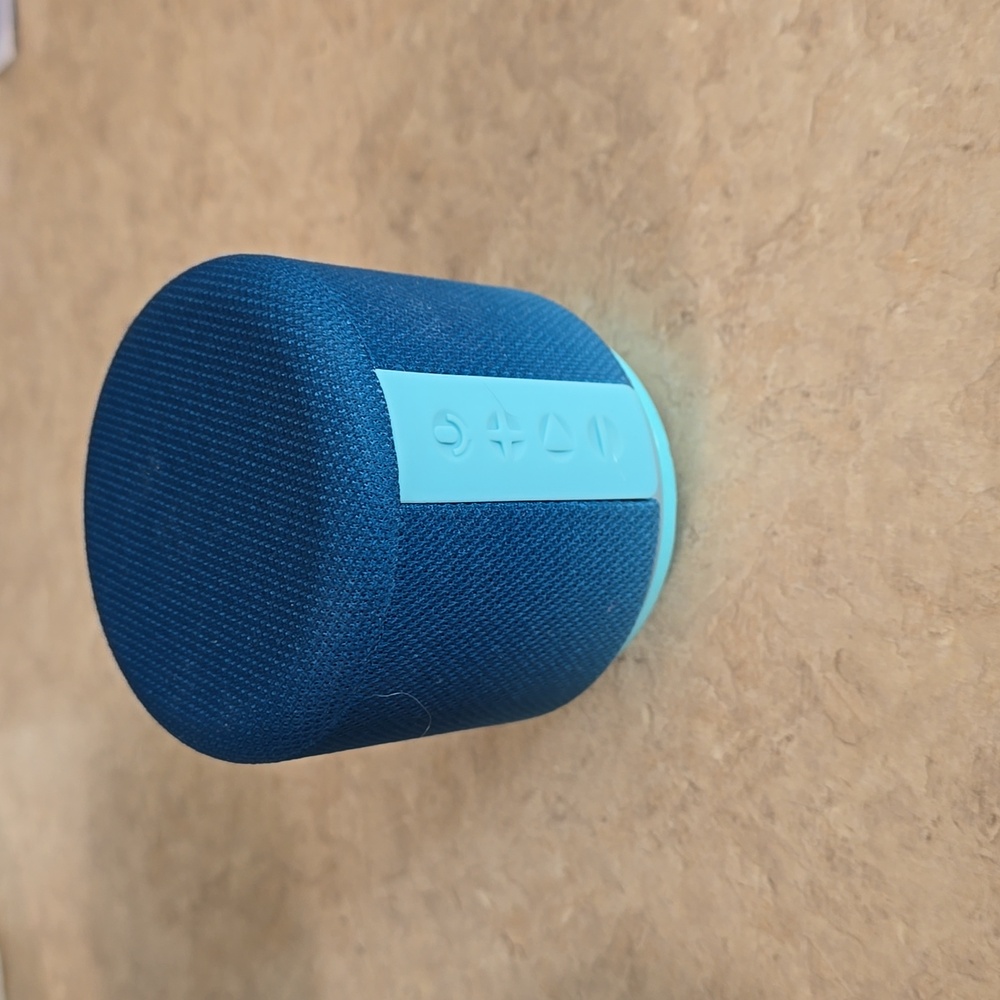Fabriq blue wireless speaker never used NWOT